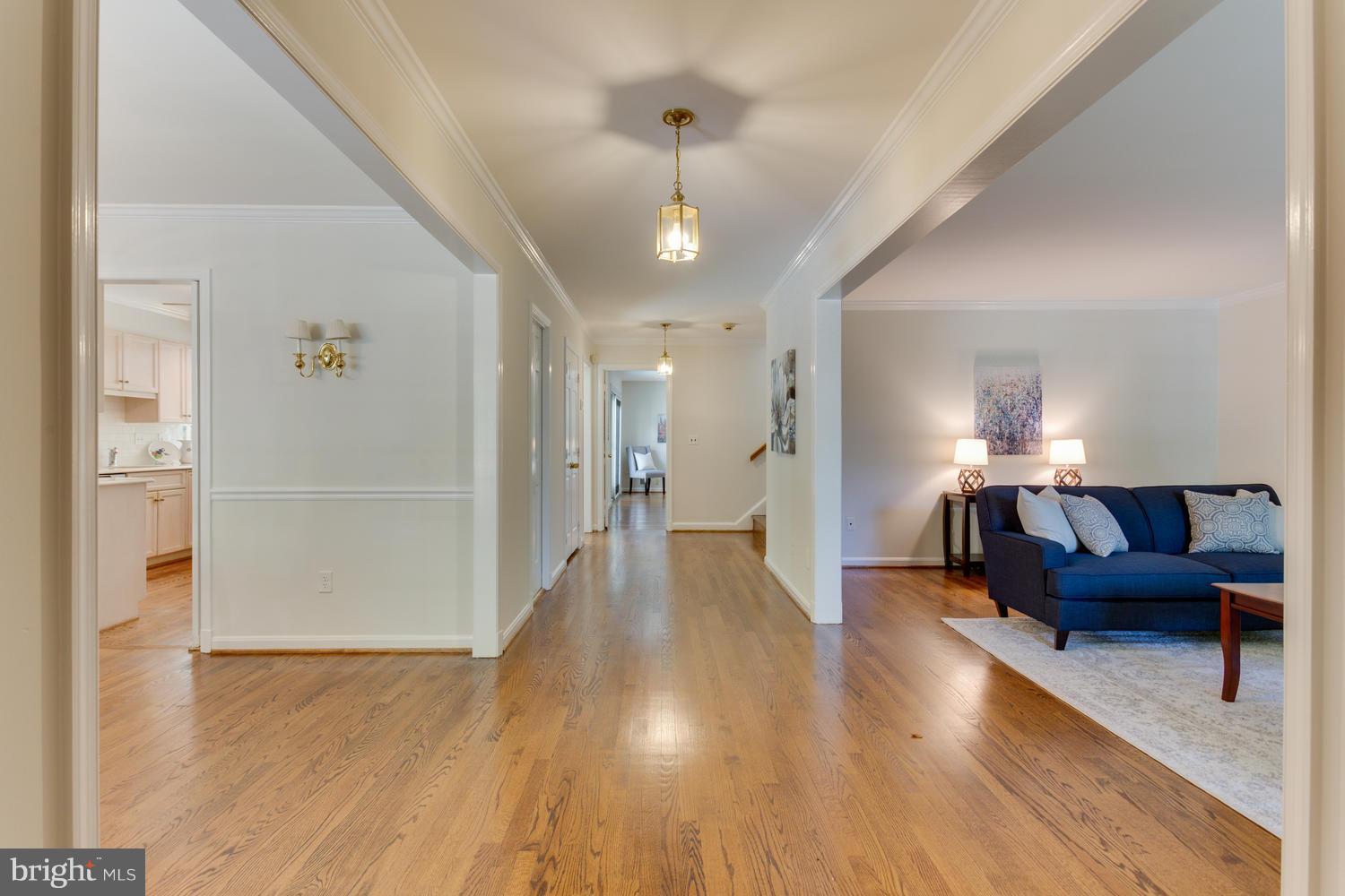 4405 Tournay Road Bethesda, MD 20816 - Photo 3 of 28 Entryway