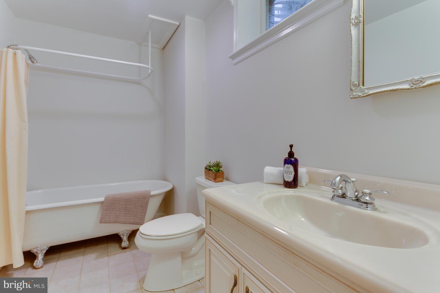 4405 Tournay Road Bethesda, MD 20816 - Photo 25 of 28 Bath