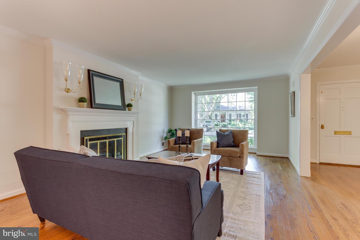 4405 Tournay Road Bethesda, MD 20816 - Photo 4 of 28 Living Room
