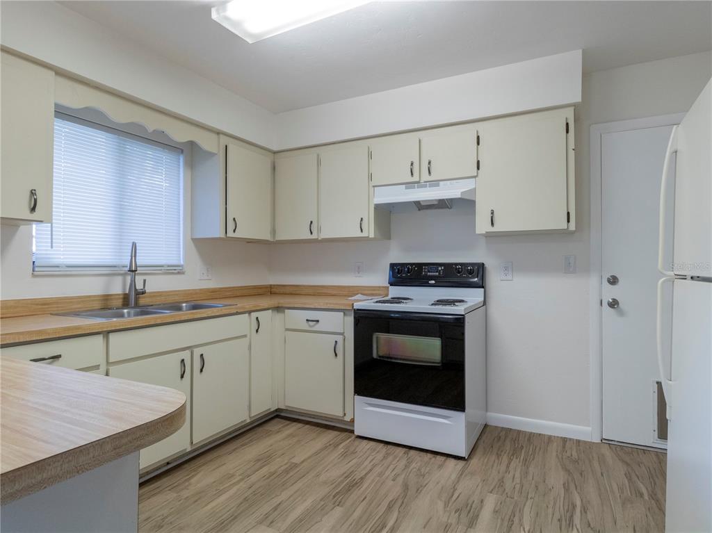 8104 Southwest 53 Place Gainesville, FL 32608 - Photo 4 of 12