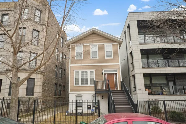 $2,500 | 1635 West Warren Boulevard, Unit 1, Chicago, IL 60612