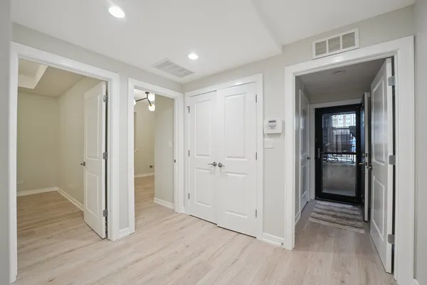 $2,500 | 1635 West Warren Boulevard, Unit 1, Chicago, IL 60612