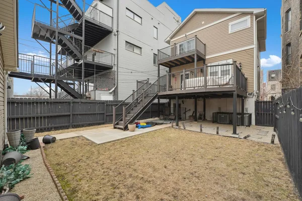$2,500 | 1635 West Warren Boulevard, Unit 1, Chicago, IL 60612