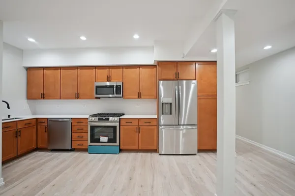 $2,500 | 1635 West Warren Boulevard, Unit 1, Chicago, IL 60612