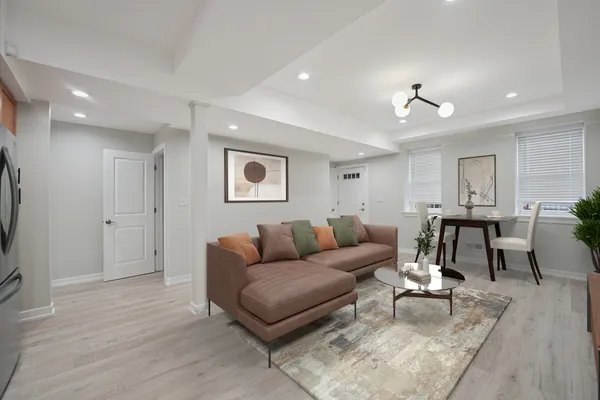$2,500 | 1635 West Warren Boulevard, Unit 1, Chicago, IL 60612
