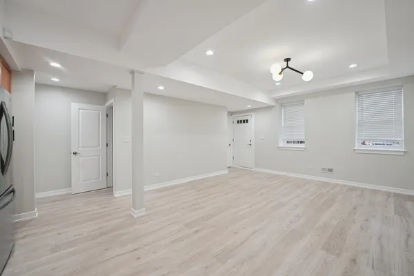 $2,500 | 1635 West Warren Boulevard, Unit 1, Chicago, IL 60612