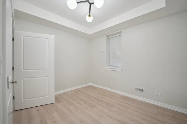 $2,500 | 1635 West Warren Boulevard, Unit 1, Chicago, IL 60612