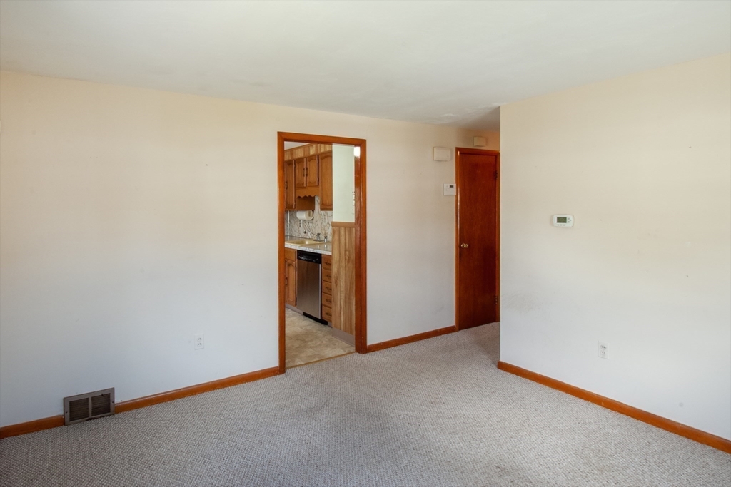 17 Mc Bride Street Springfield, MA 01104 - Photo 15 of 32
