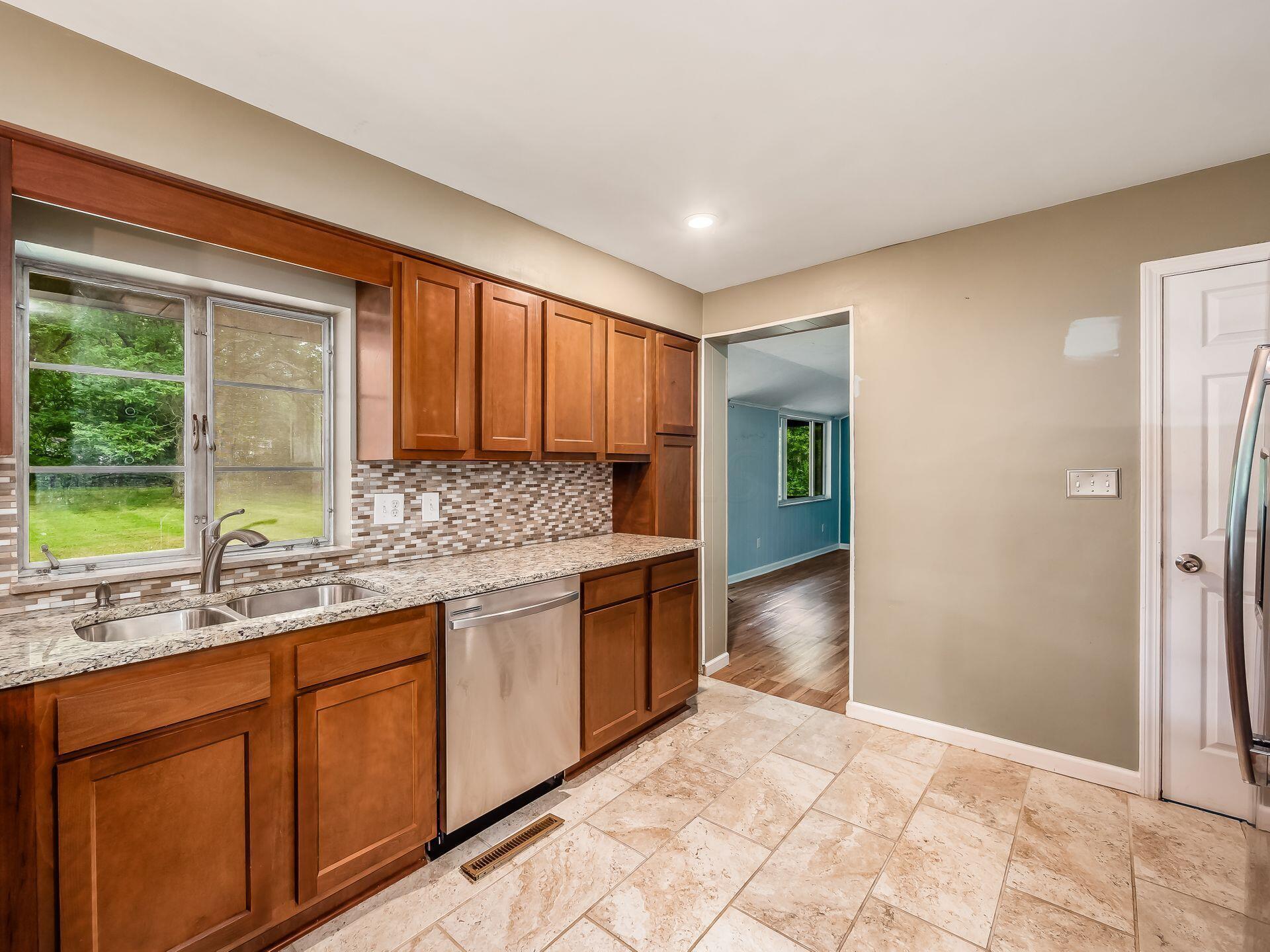 320 North Hamilton Road Columbus, OH 43230 - Photo 12 of 31
