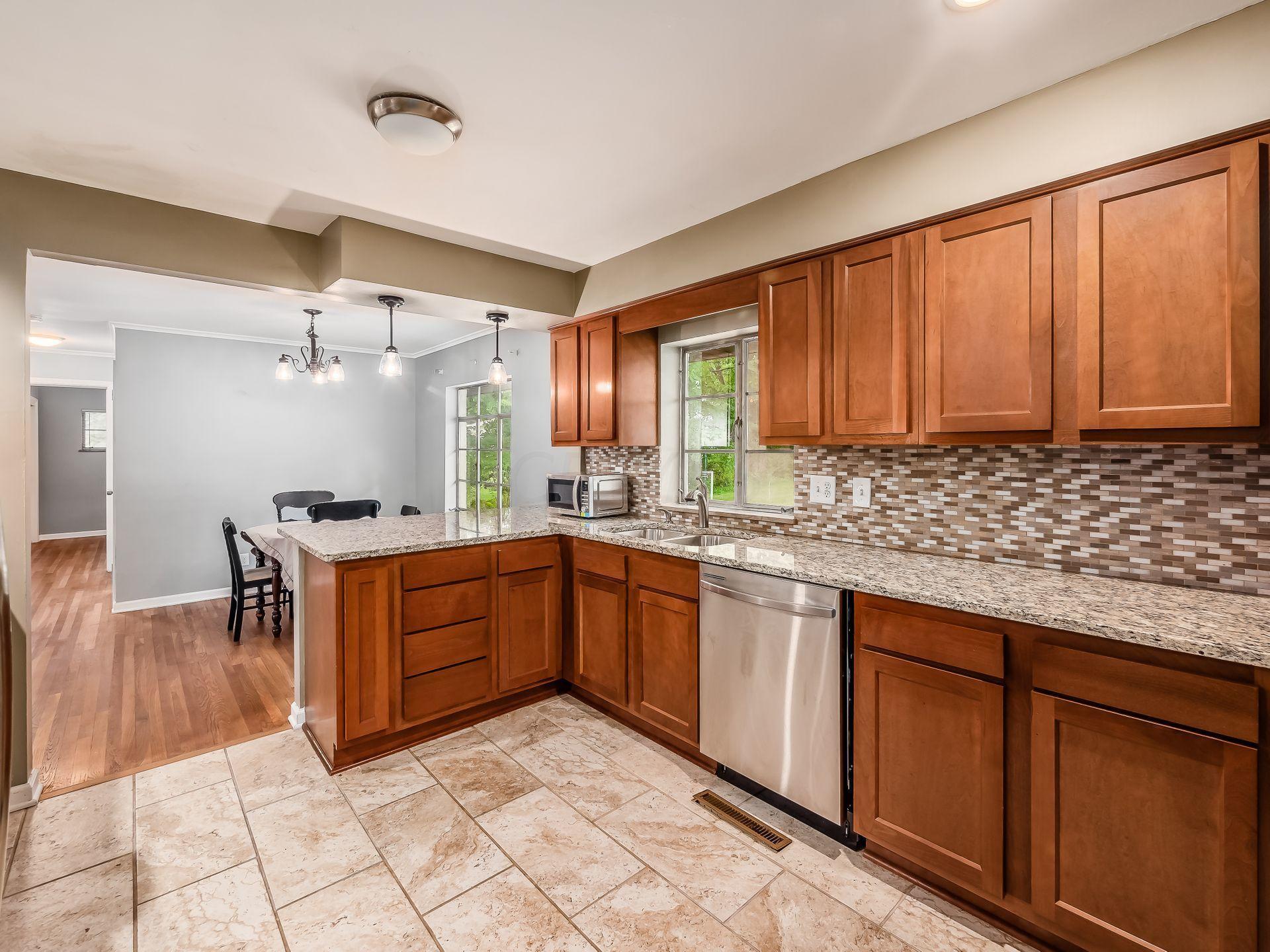 320 North Hamilton Road Columbus, OH 43230 - Photo 13 of 31