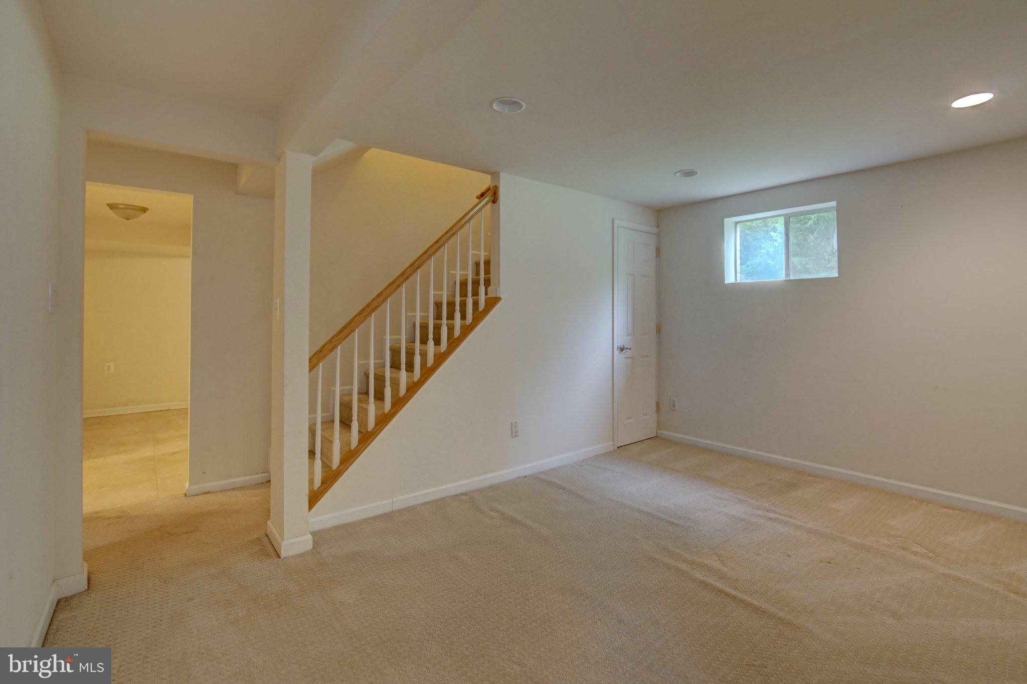 900 Walker Road Great Falls, VA 22066 - Photo 31 of 52 Spacious, light-filled living area.