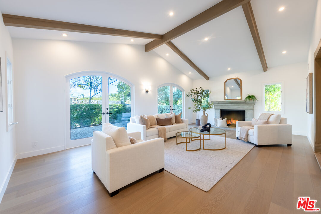 17153 Adlon Road Encino, CA 91436 - Photo 5 of 56 Gallery Image 5