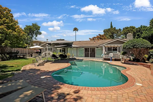 $1,049,000 | 6685 Arboga Way, Sacramento, CA 95831