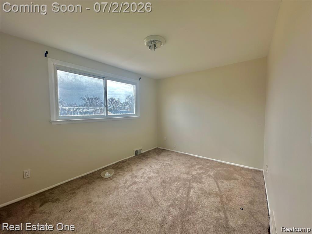 26950 Rochelle Street Dearborn Heights, MI 48127 - Photo 9 of 17