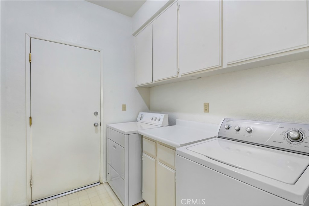 69860 Mccallum Way Cathedral City, CA 92234 - Photo 17 of 25 a utility room with dryer and washer