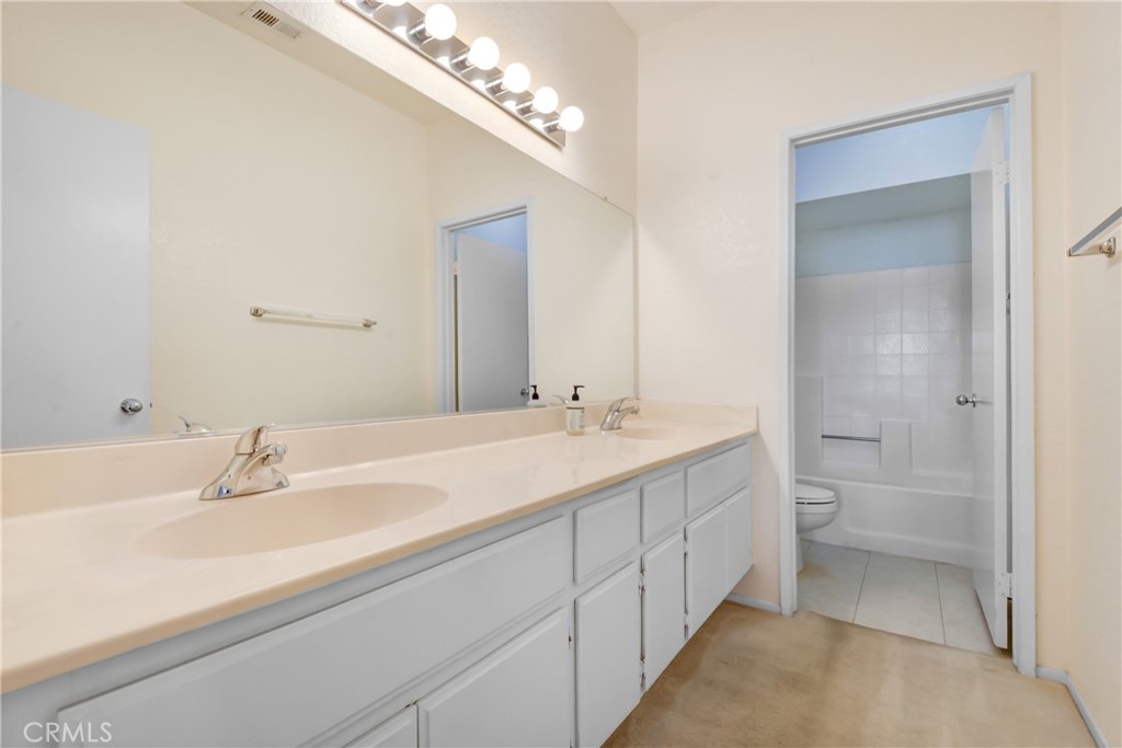 69860 Mccallum Way Cathedral City, CA 92234 - Photo 18 of 25 a bathroom with a sink a toilet and shower