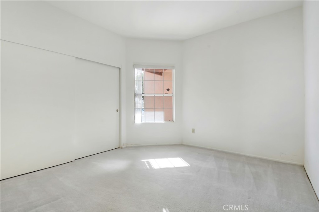 69860 Mccallum Way Cathedral City, CA 92234 - Photo 20 of 25 an empty room with a window