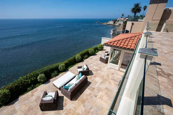 a view of an outdoor space