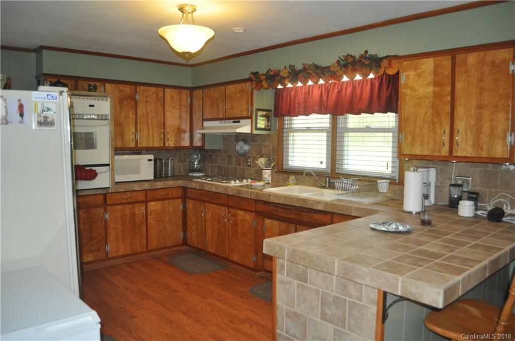 436 Sandy Branch Road Bakersville, NC 28705 - Photo 12 of 34 Gallery Image 12