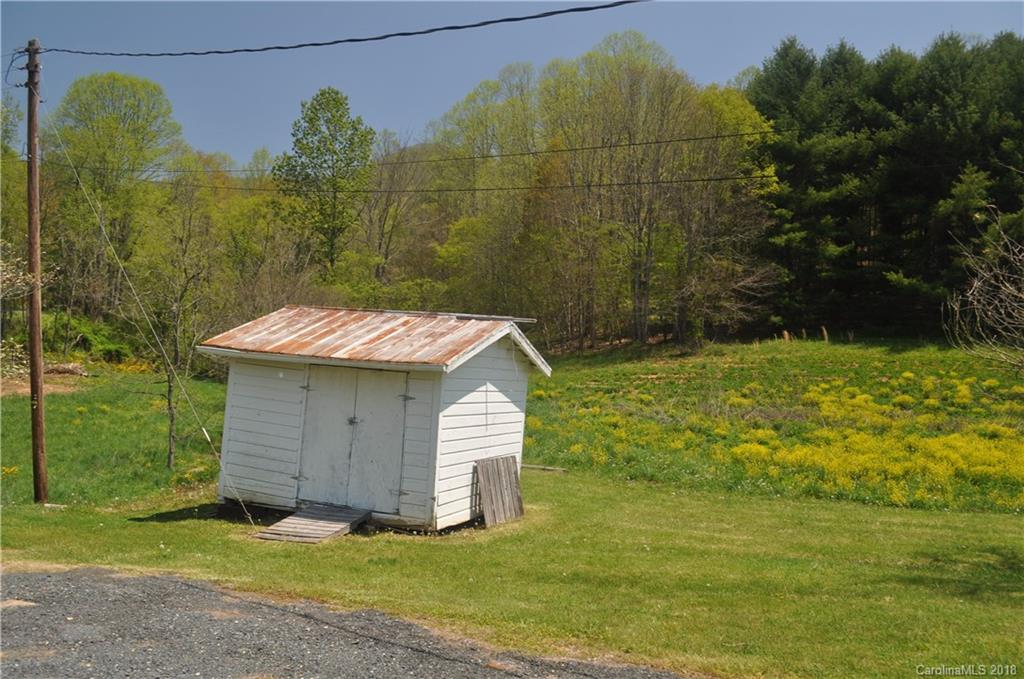 436 Sandy Branch Road Bakersville, NC 28705 - Photo 4 of 34 Gallery Image 4