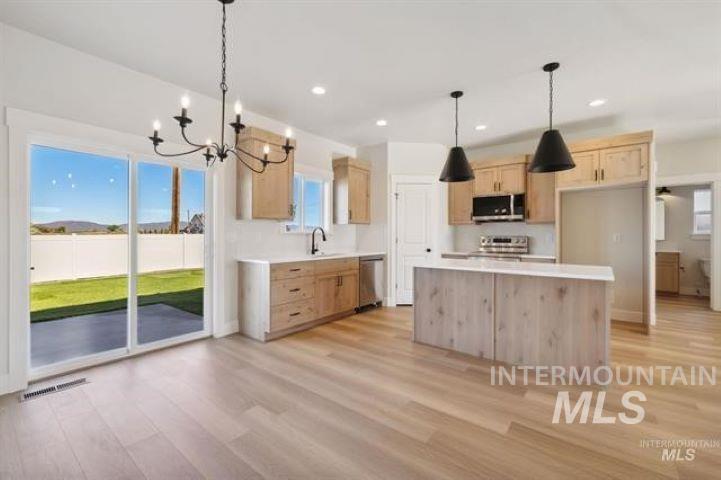 937 Sierra Street Vale, OR 97918 - Photo 10 of 22 Laminate flooring - Photo similar