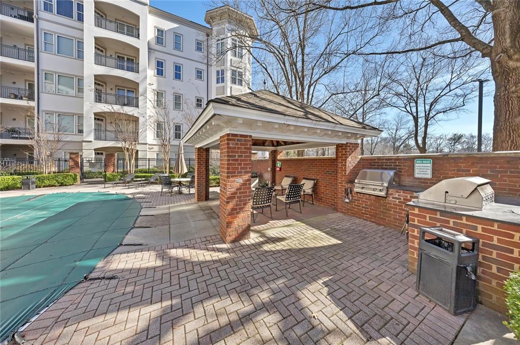 11 Perimeter Centre East, Unit 1112 Atlanta, GA 30346 - Photo 31 of 38 a front view of a building with garden