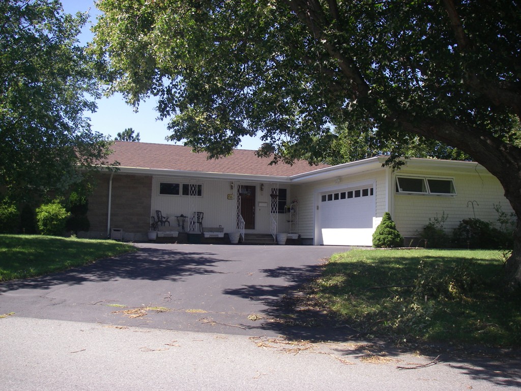 284 Mohawk Road Somerset, MA 02726 - Photo 1 of 23 Gallery Image 1