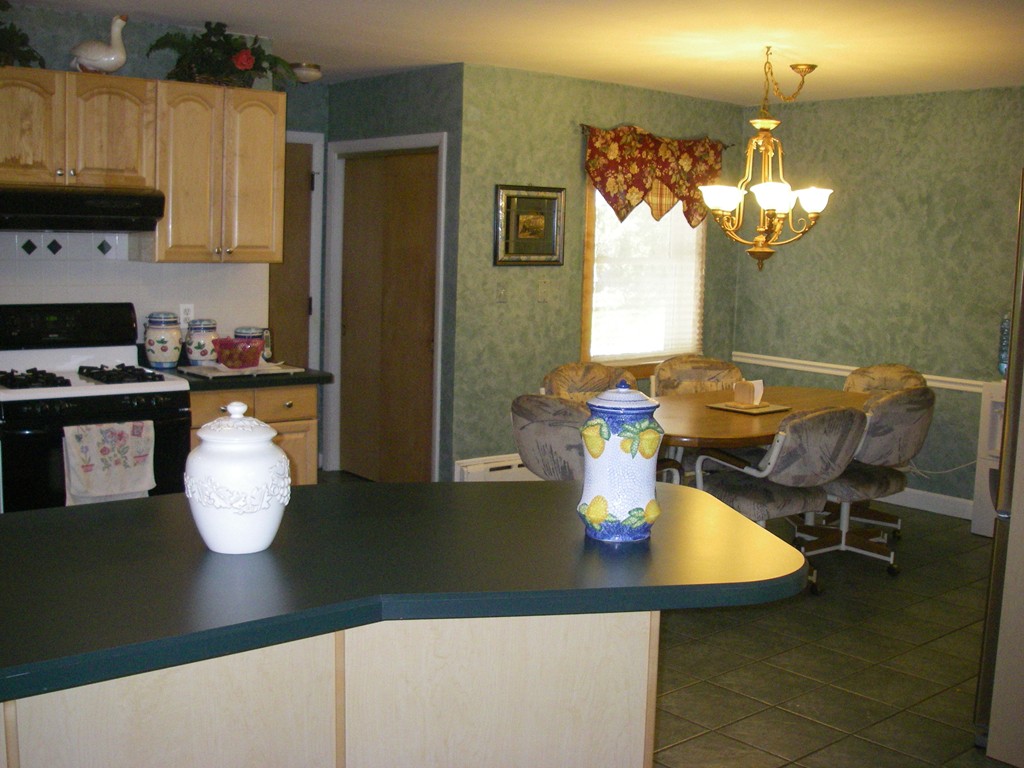 284 Mohawk Road Somerset, MA 02726 - Photo 5 of 23 Gallery Image 5