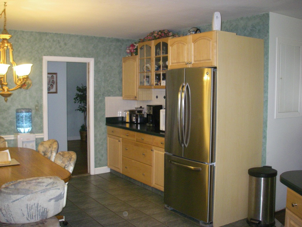 284 Mohawk Road Somerset, MA 02726 - Photo 6 of 23 Gallery Image 6