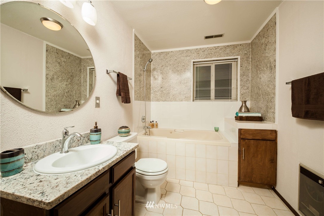 18654 111th Place Southeast Renton, WA 98055 - Photo 14 of 17