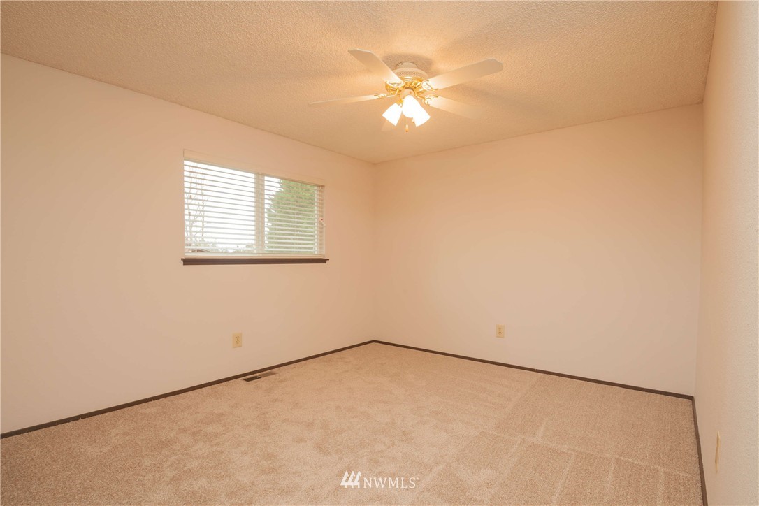 18654 111th Place Southeast Renton, WA 98055 - Photo 8 of 17