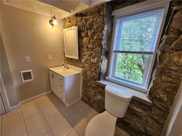 $2,000 | 57 River Road, Smithfield, RI 02917