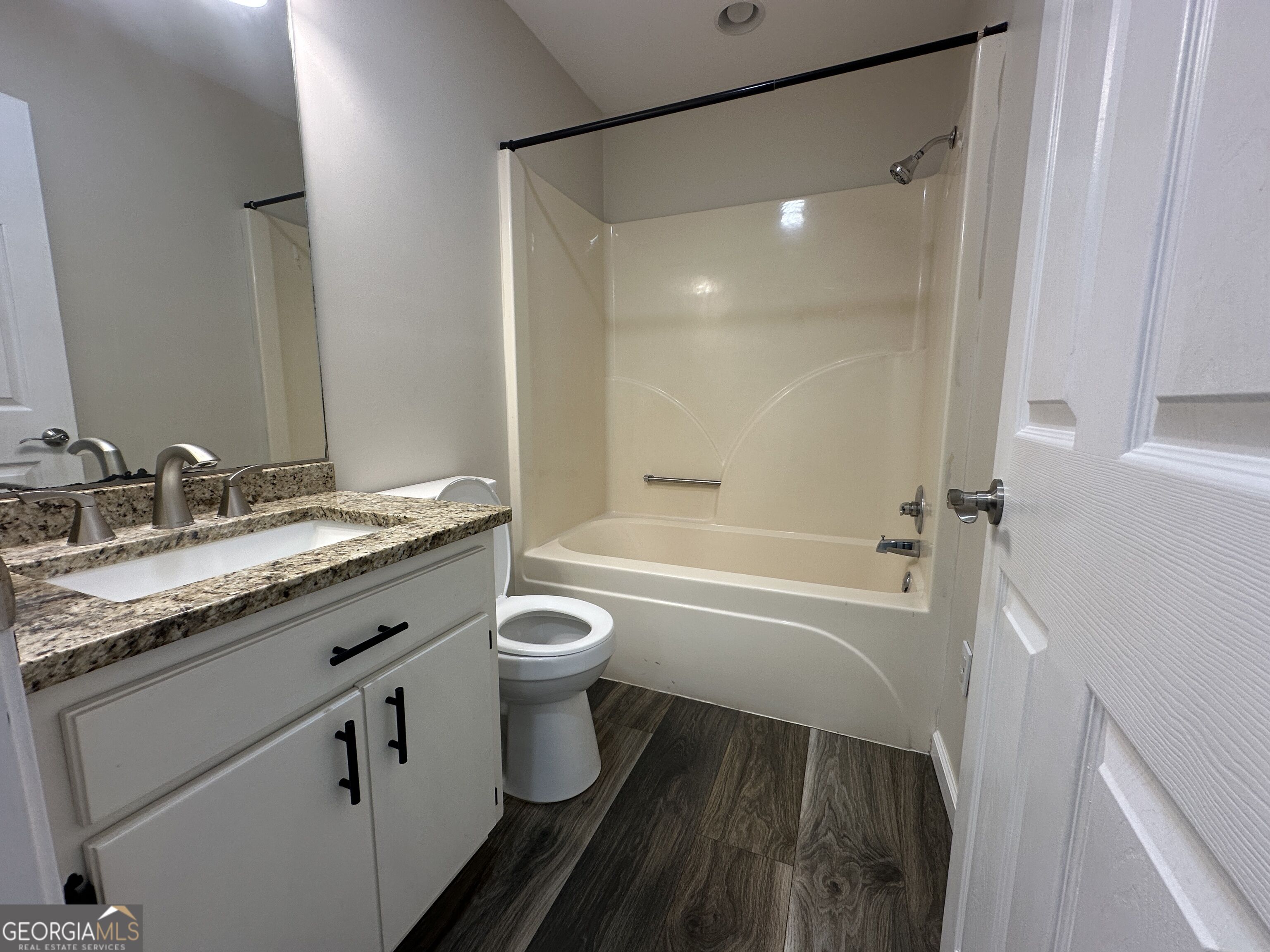 273 Sunbeam Road Douglas, GA 31535 - Photo 13 of 21 Shared Bathroom