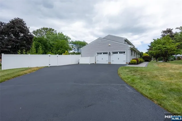 $1,039,000 | 18 Marguerite Lane, Towaco, NJ 07082
