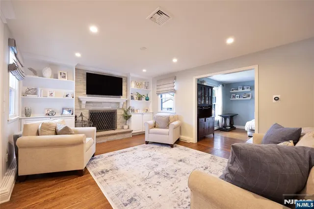 $1,039,000 | 18 Marguerite Lane, Towaco, NJ 07082