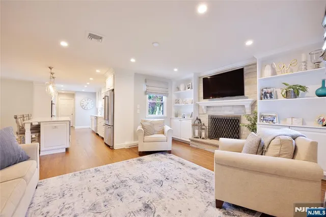 $1,039,000 | 18 Marguerite Lane, Towaco, NJ 07082