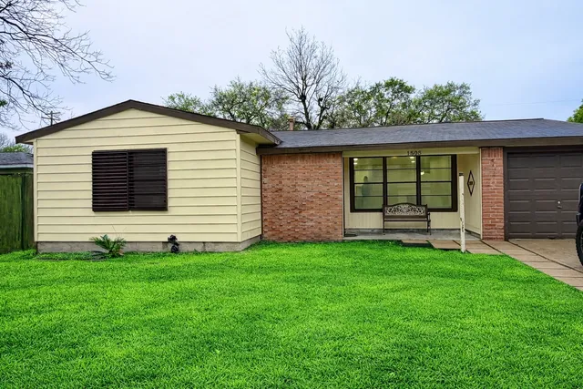 $1,995 | 1505 15th Avenue North, Texas City, TX 77590