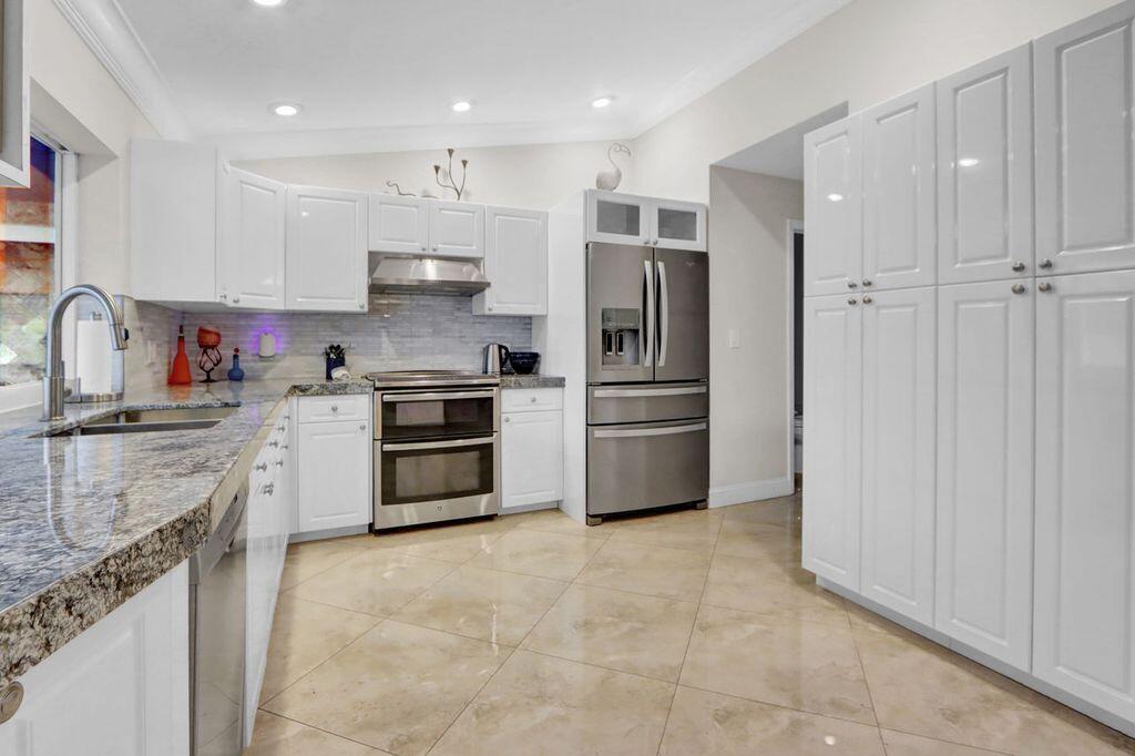 2665 Northwest 41st Street Boca Raton, FL 33434 - Photo 11 of 24 Kitchen - 3