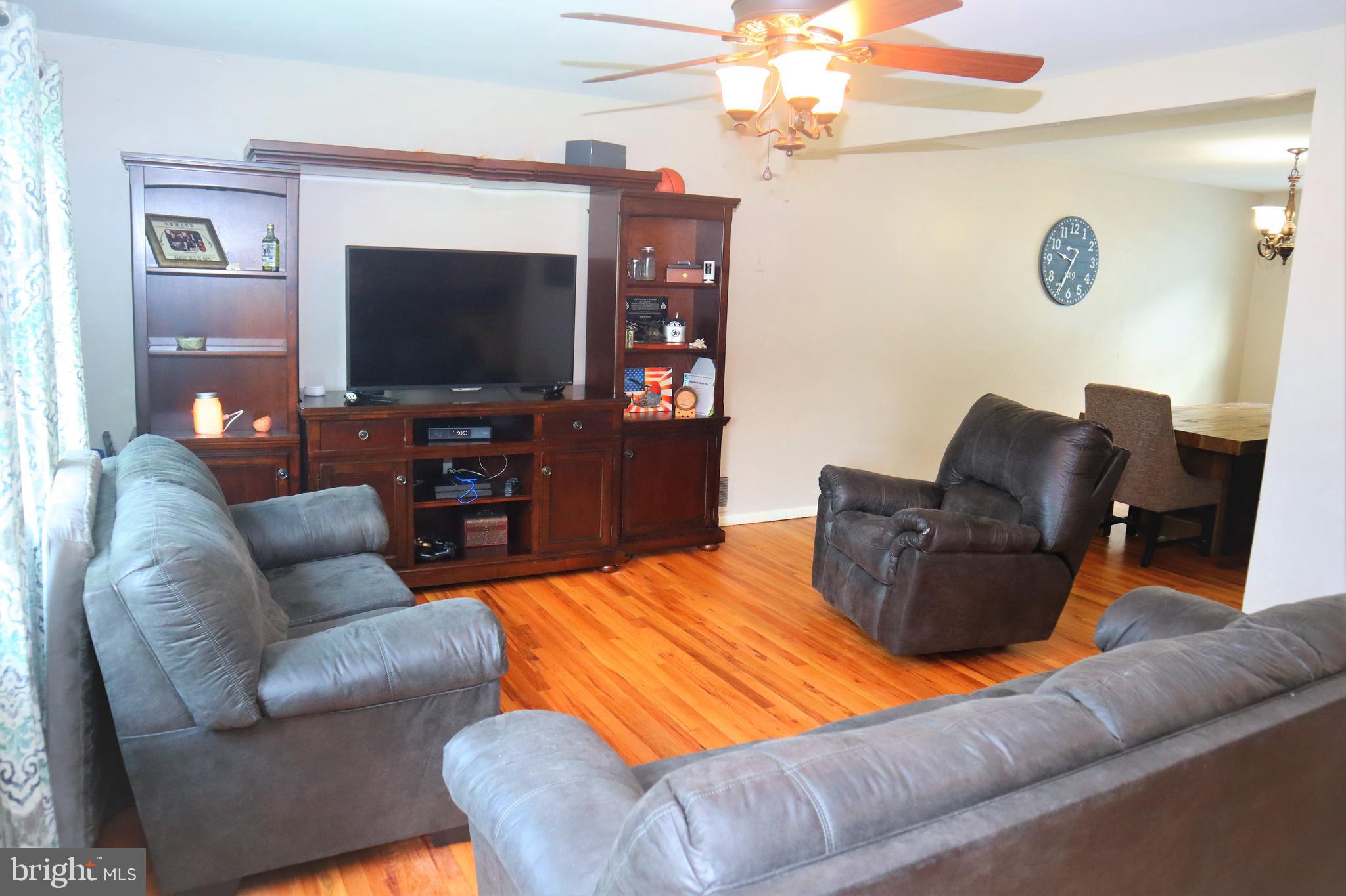5 Walton Road Mount Holly, NJ 08060 - Photo 4 of 27 Living room