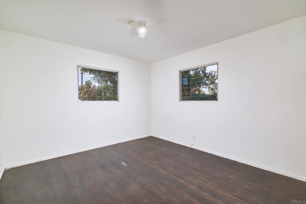 920 Stratford Drive Encinitas, CA 92024 - Photo 14 of 57 an empty room with a painting