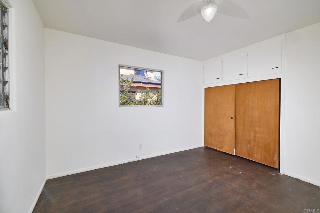 920 Stratford Drive Encinitas, CA 92024 - Photo 15 of 57 an empty room with a door