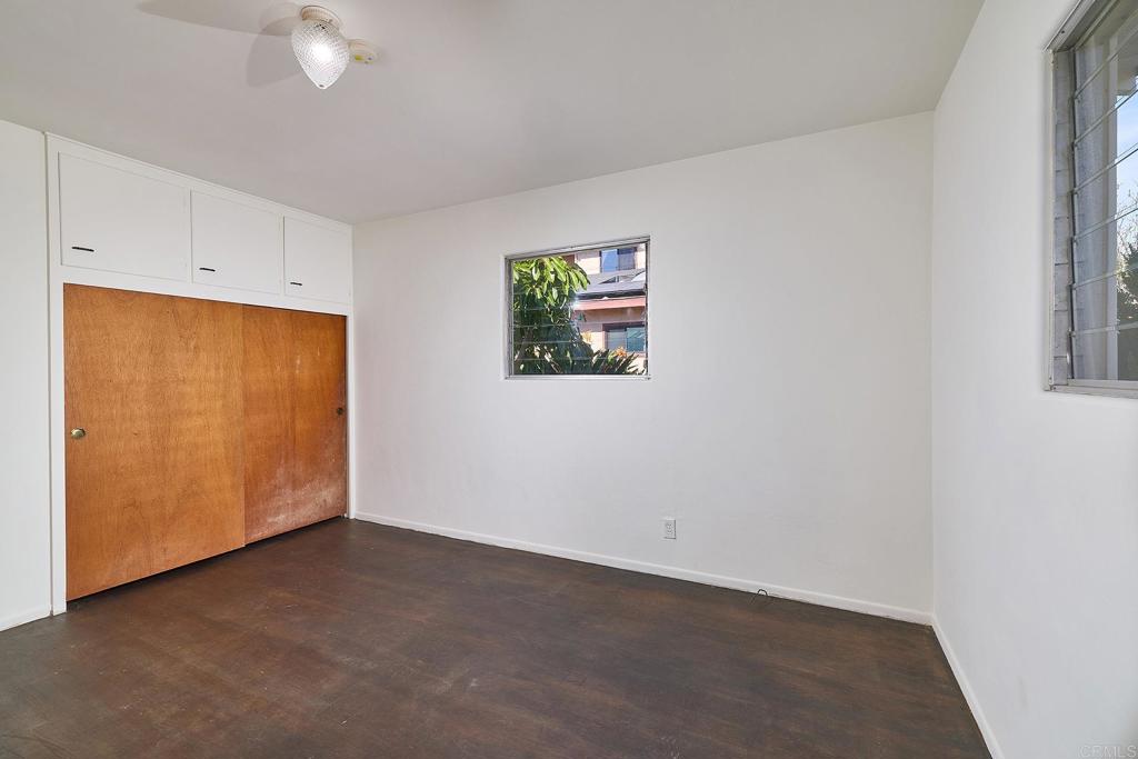 920 Stratford Drive Encinitas, CA 92024 - Photo 16 of 57 an empty room with a window