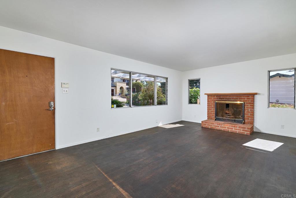 920 Stratford Drive Encinitas, CA 92024 - Photo 3 of 57 an empty room with windows
