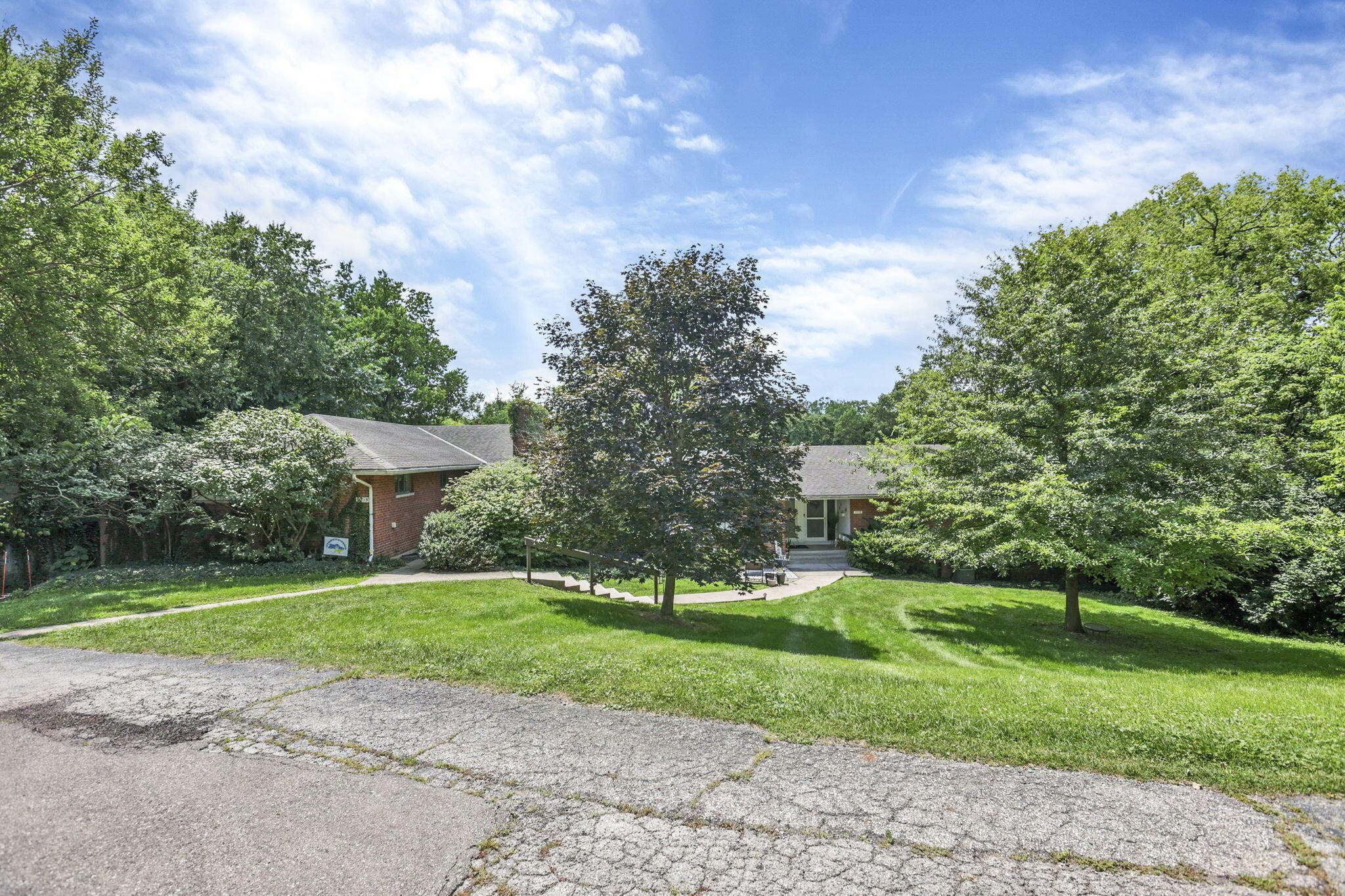 2715 Charing Road Upper Arlington, OH 43221 - Photo 4 of 19 2-web-or-mls-SMEP3626