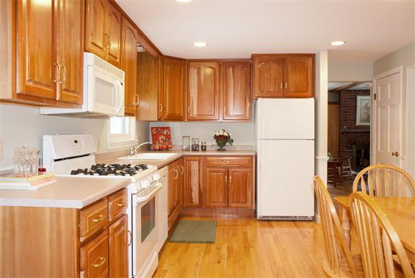 53 Colonial Road Medfield, MA 02052 - Photo 8 of 17 Gallery Image 8