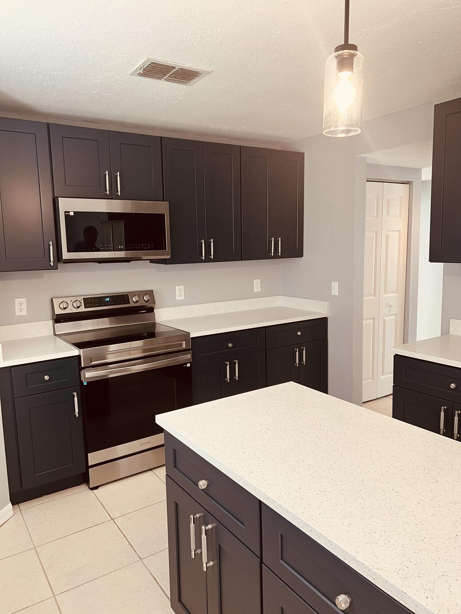 2497 Southwest Independence Road Port St. Lucie, FL 34953 - Photo 10 of 29 kitchen stove microwave