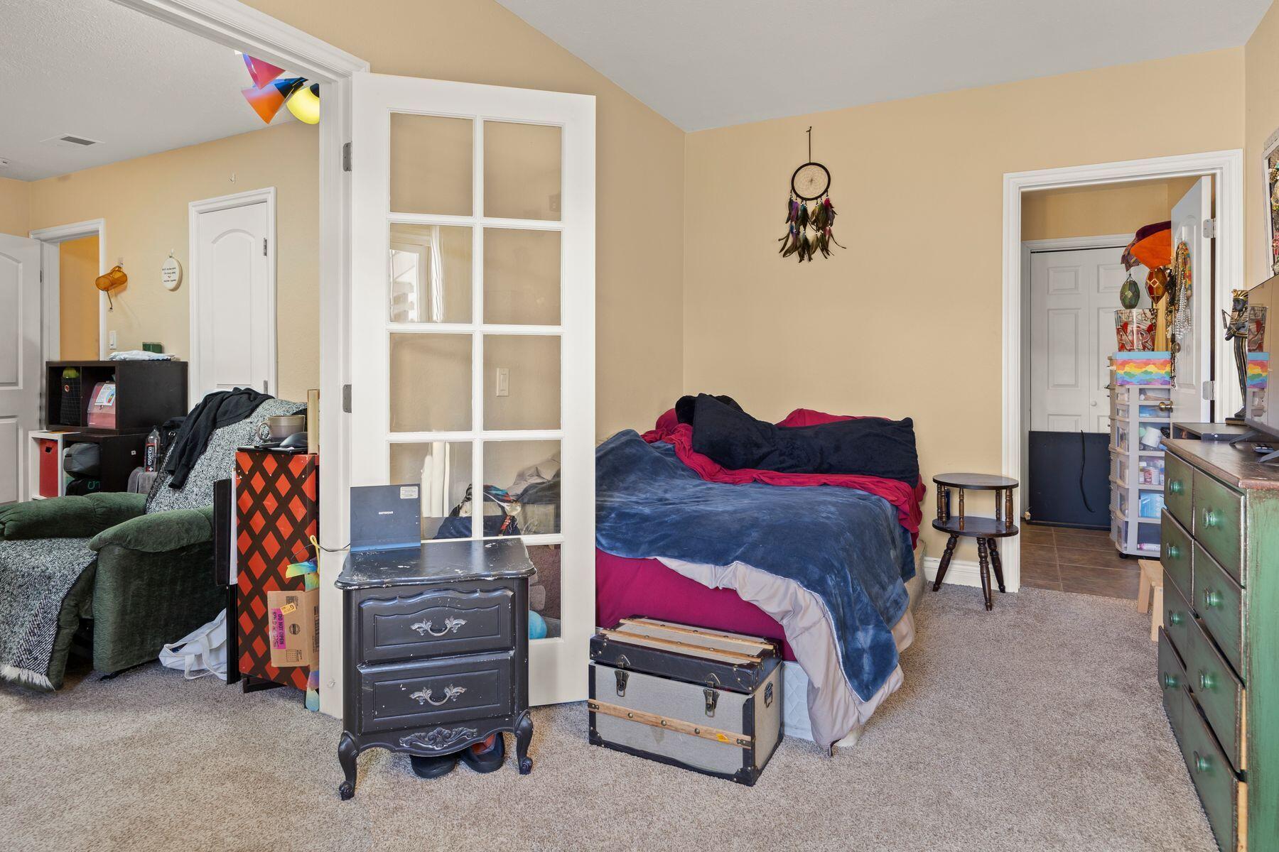 354 West Prospect Street Ventura, CA 93001 - Photo 17 of 41 a living room with furniture