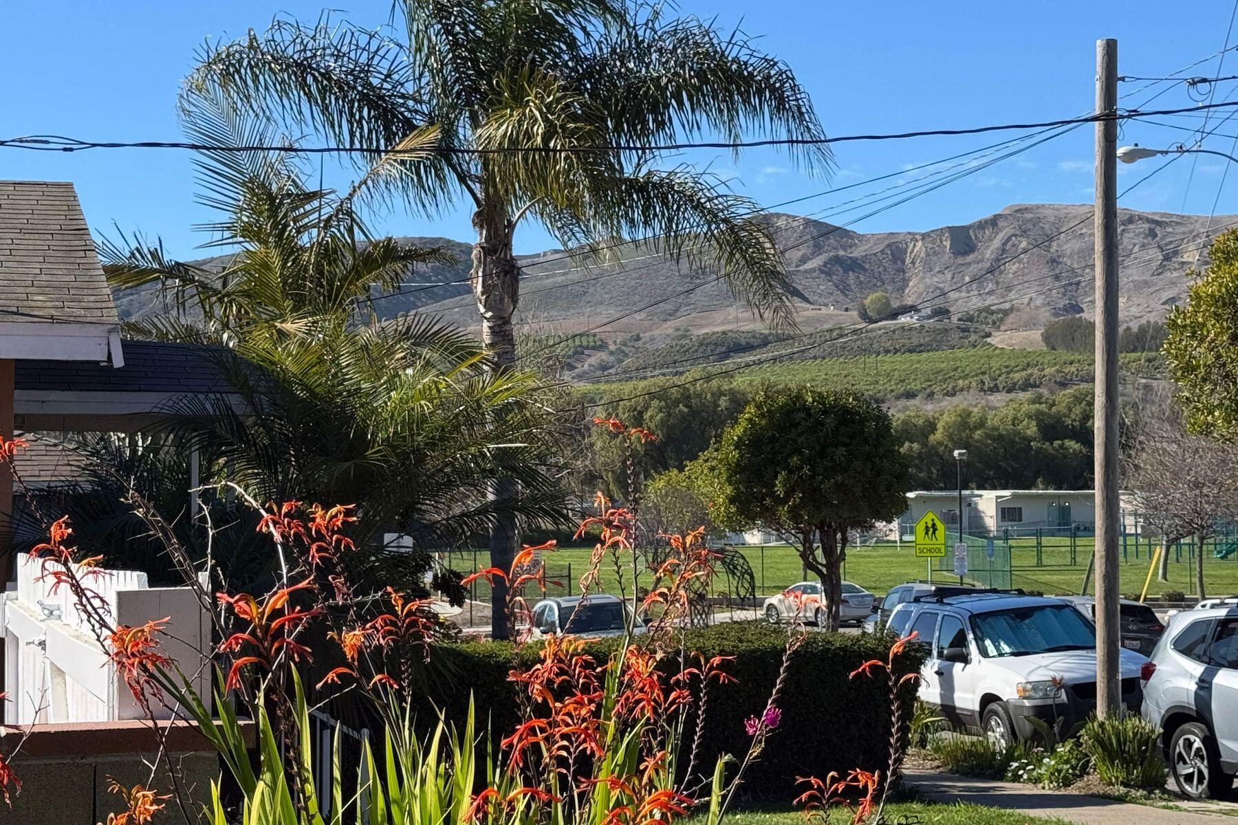 354 West Prospect Street Ventura, CA 93001 - Photo 40 of 41 a view of street with sitting area