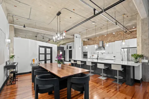 $995,000 | 850 West Adams Street, Unit 2E, Chicago, IL 60607