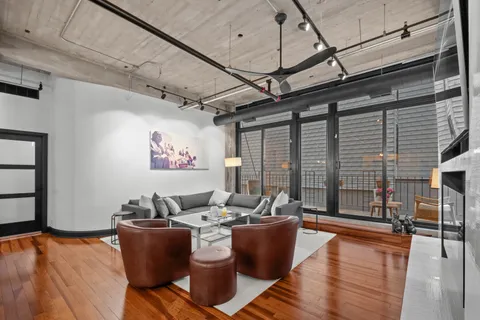 $995,000 | 850 West Adams Street, Unit 2E, Chicago, IL 60607
